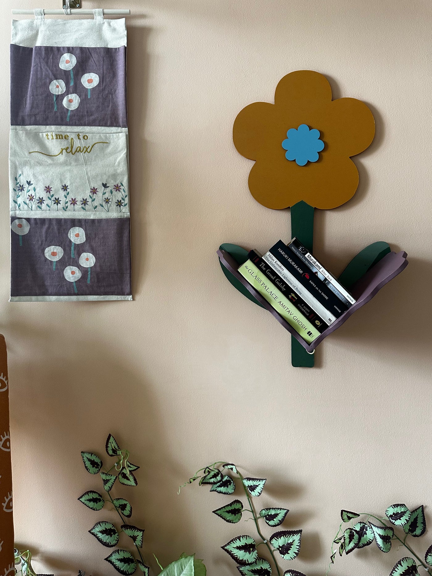 Simple Daisy Floral Float Shelf