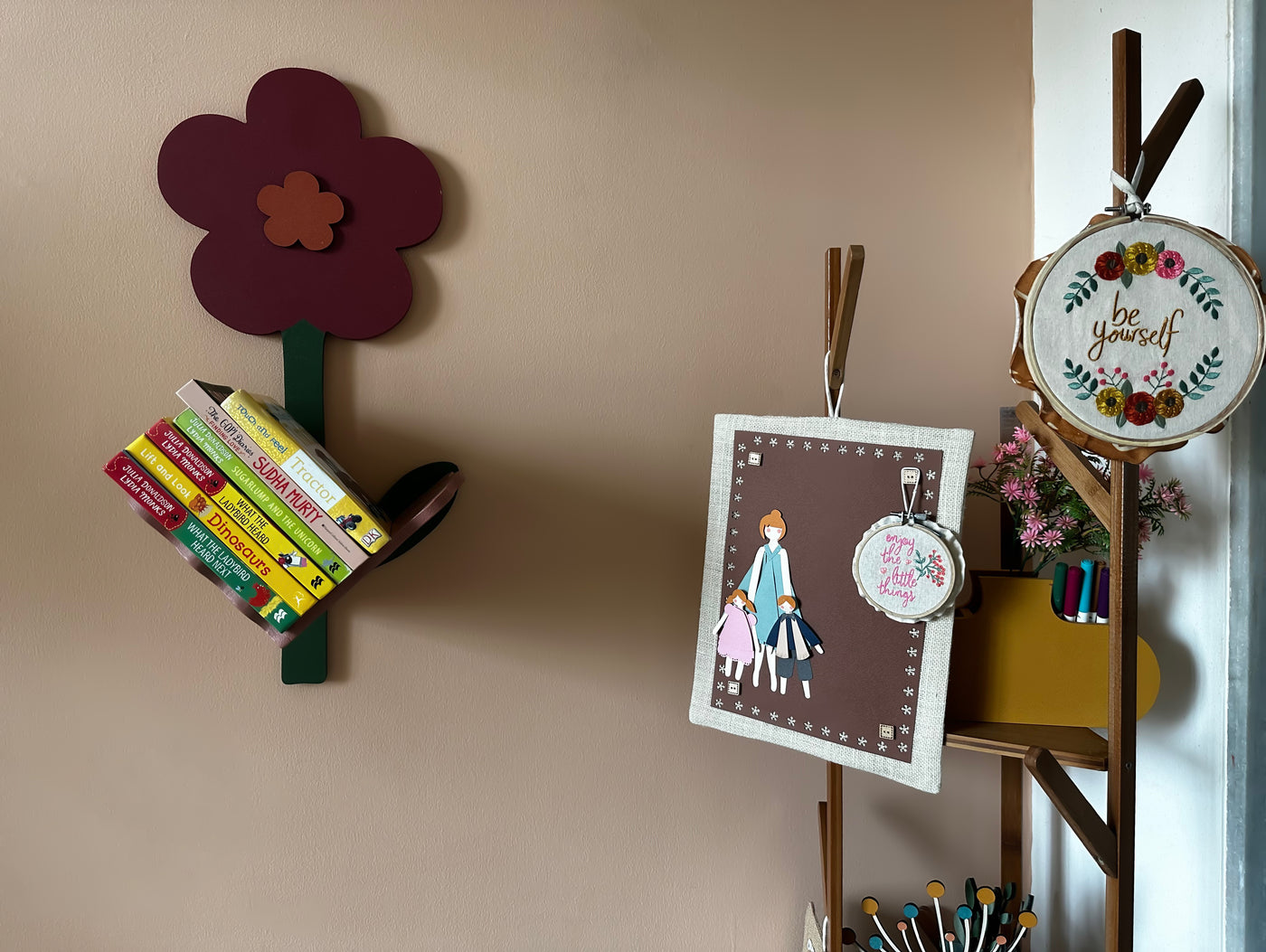 Simple Daisy Floral Float Shelf