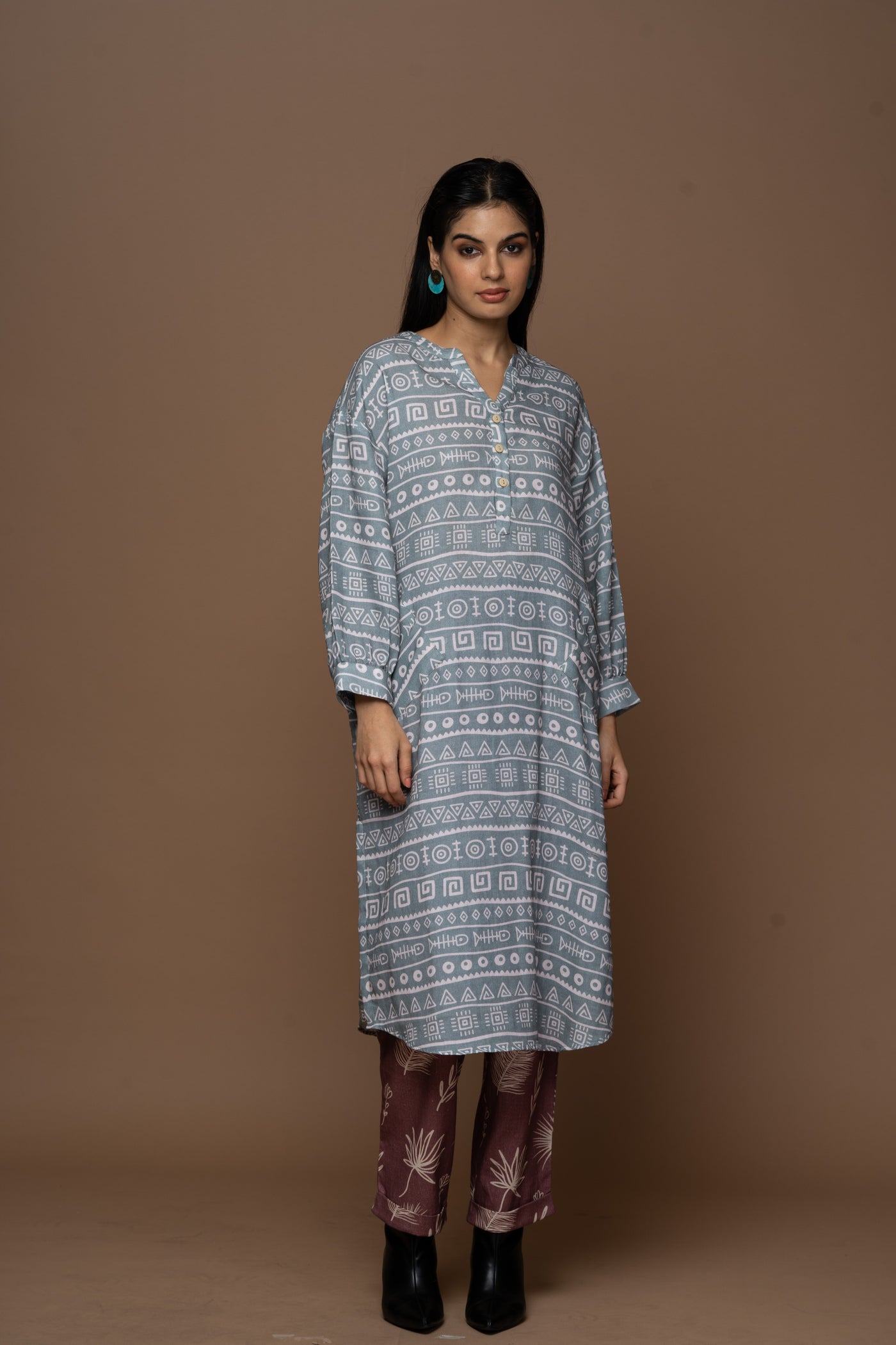 Gray Dara Kurta in Above all of it Pattern