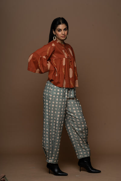 Subtle Pleats Pants in Seen it all Pattern