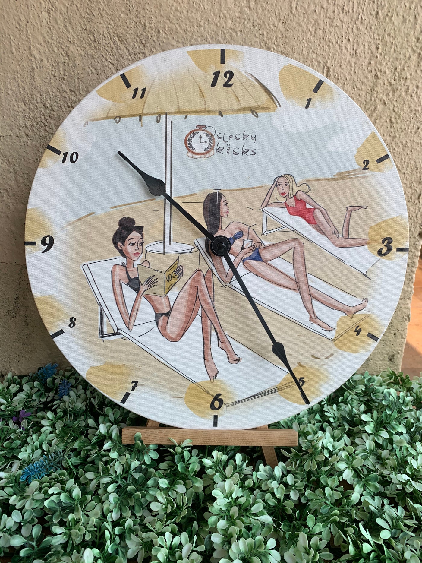 Poolside Gossip Clock