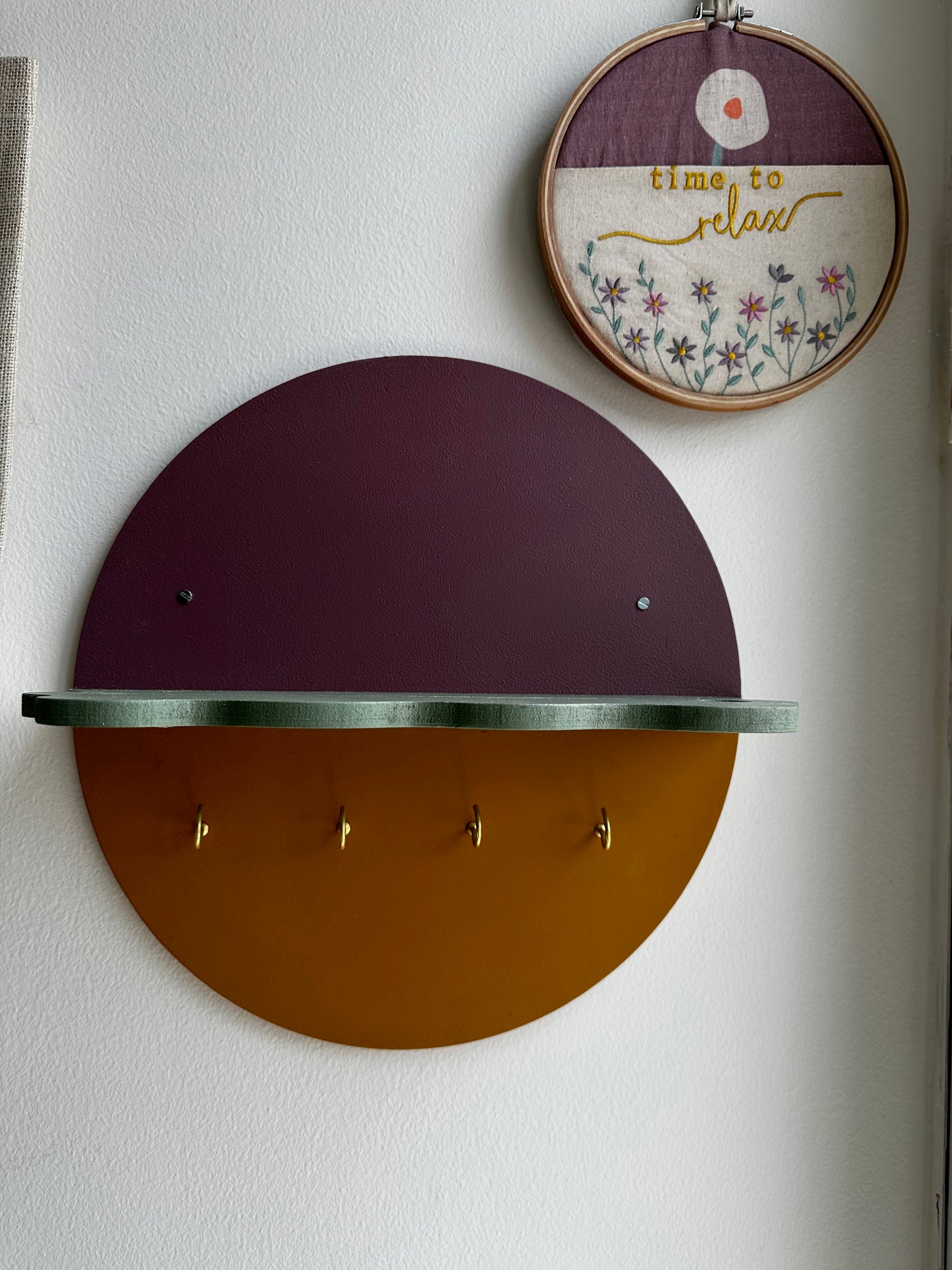 Dual Shade Circle Wall Shelf