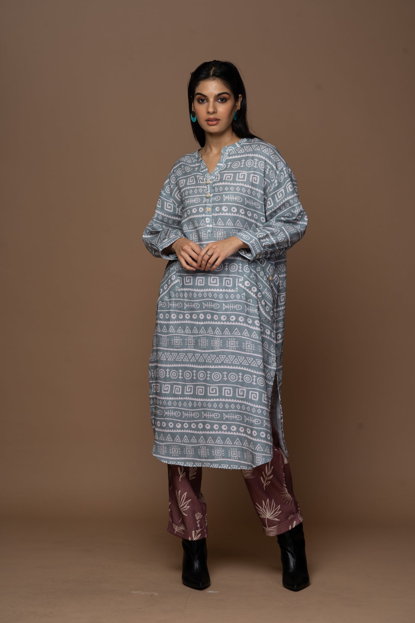 Gray Dara Kurta in Above all of it Pattern