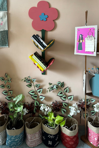 Simple Daisy Dual-Compartment Floral Float Shelf