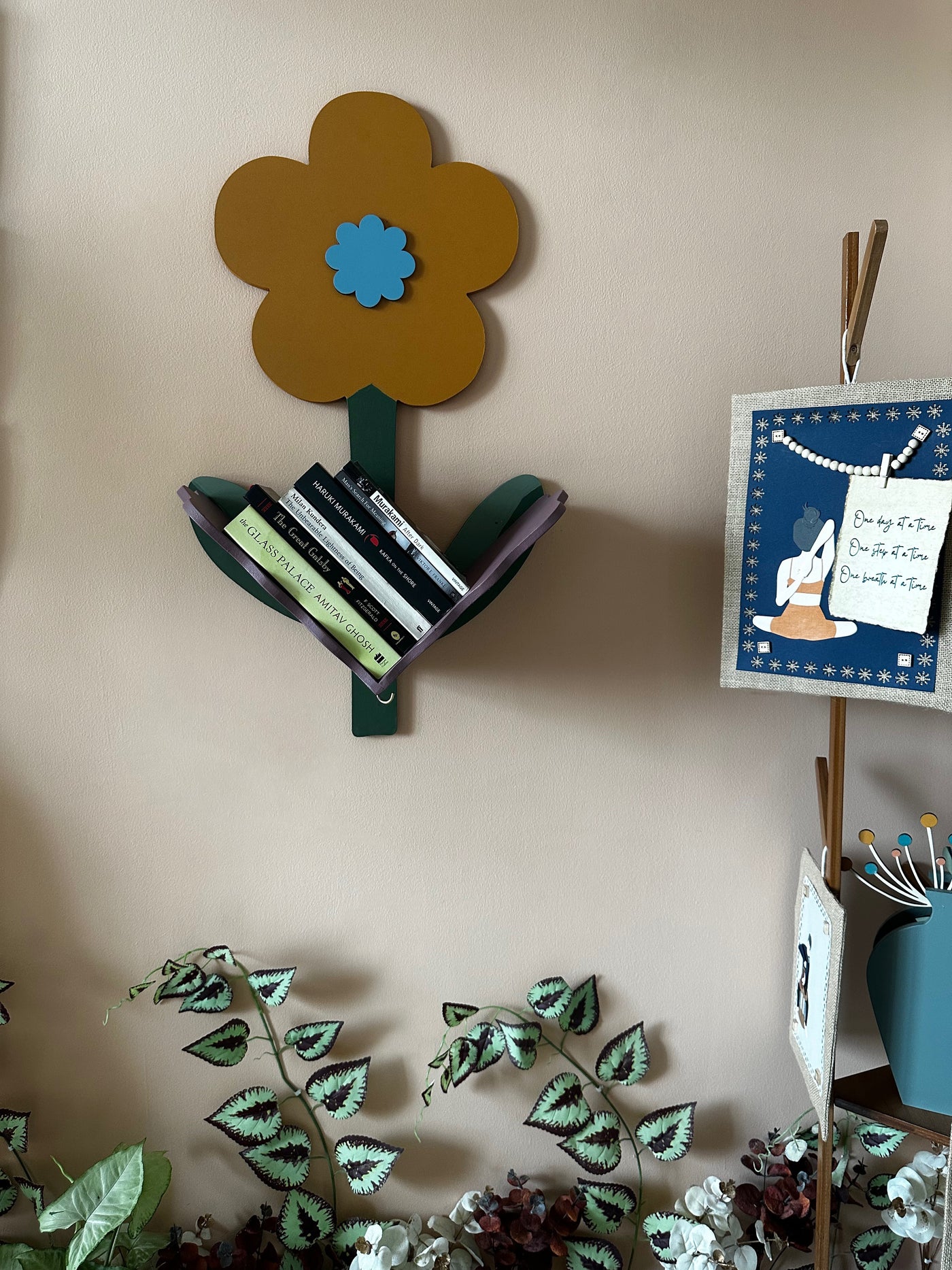 Simple Daisy Floral Float Shelf