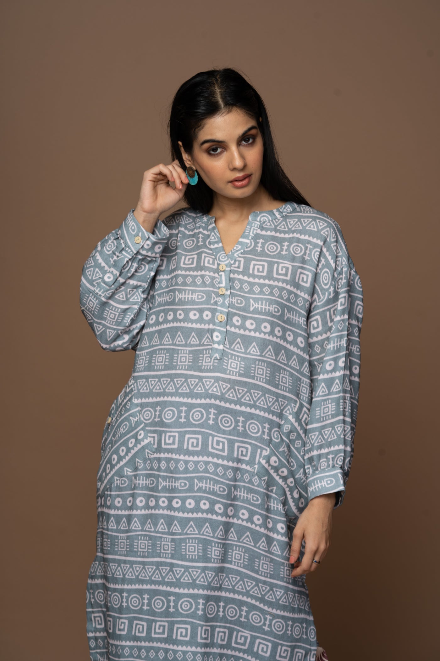 Gray Dara Kurta in Above all of it Pattern