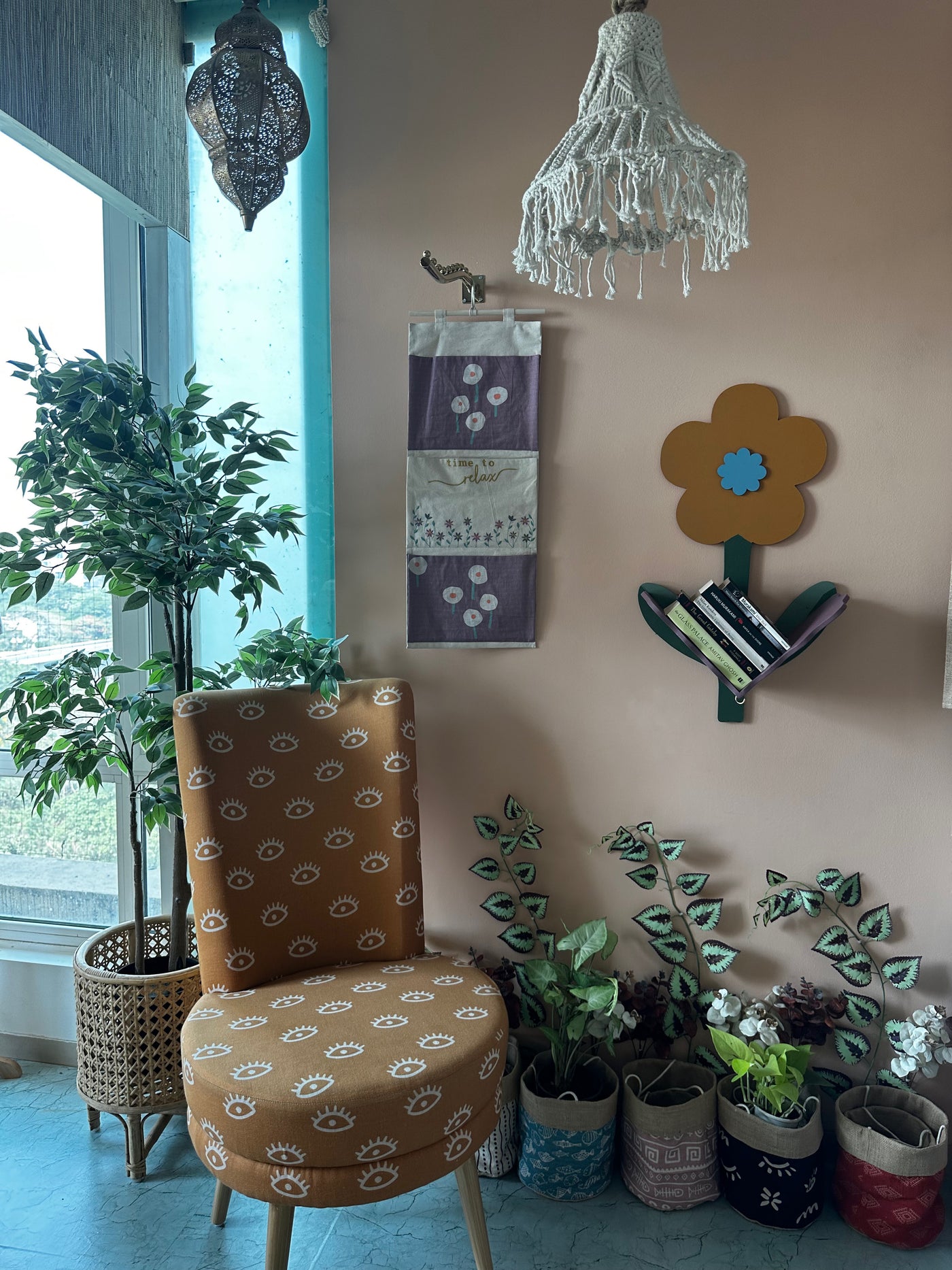 Simple Daisy Floral Float Shelf