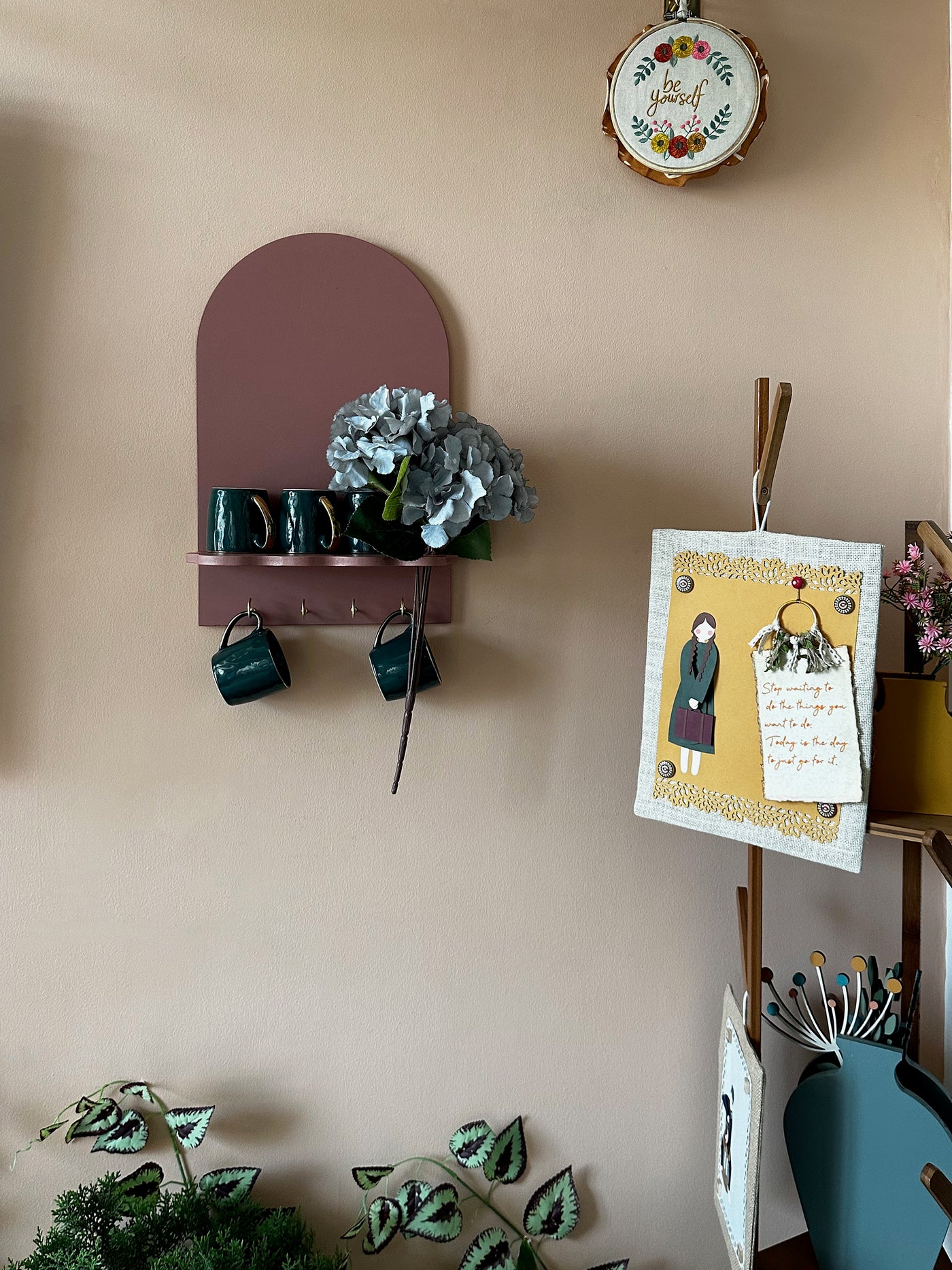 Dusky Mauve Arch Lover's Wall Shelf