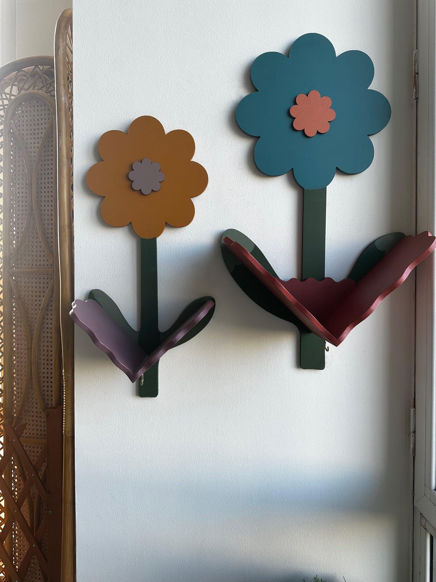 Eight-Petal Floral Float Shelf