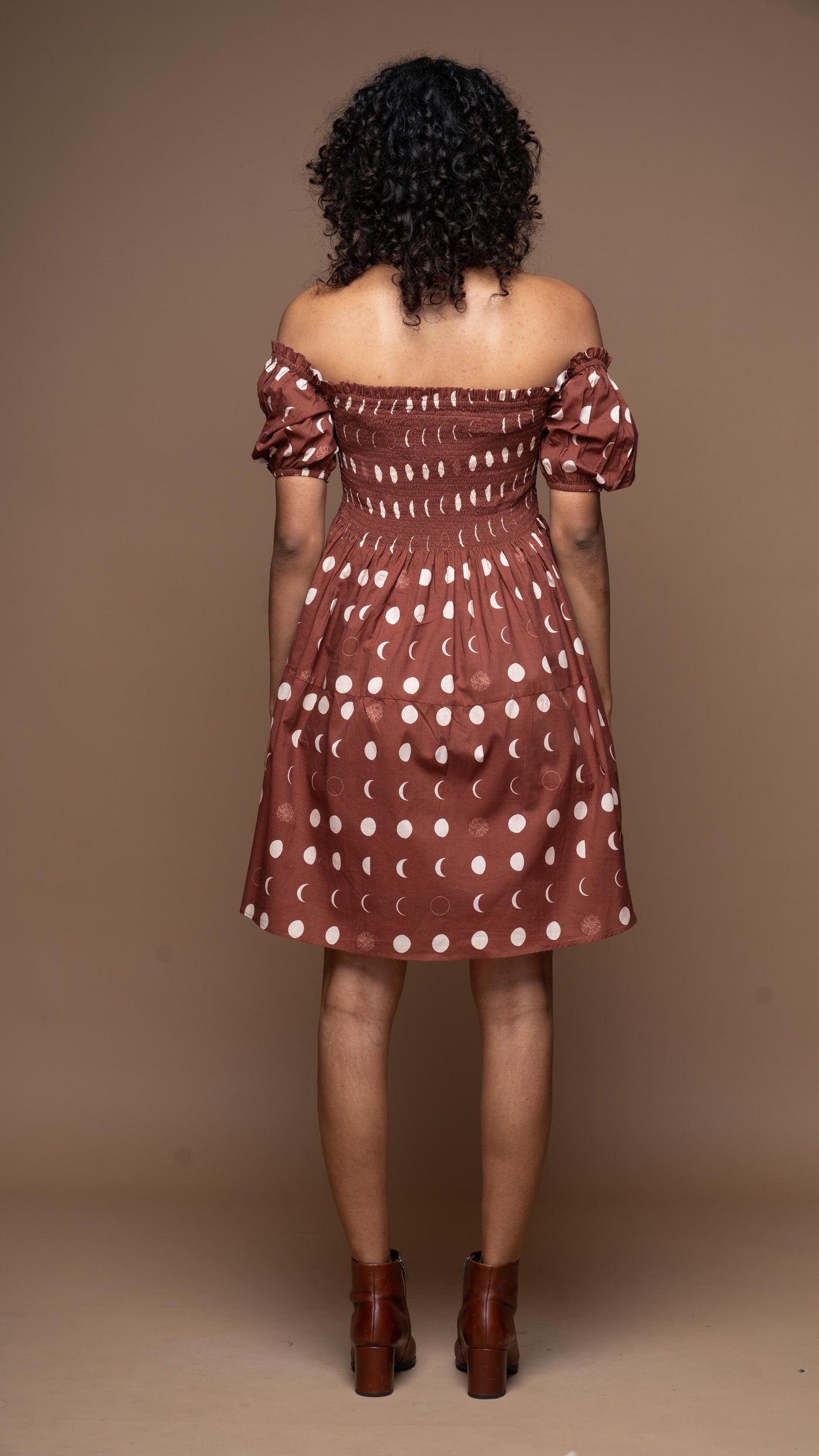 Easy Elegance Short Dress in I will be back Pattern