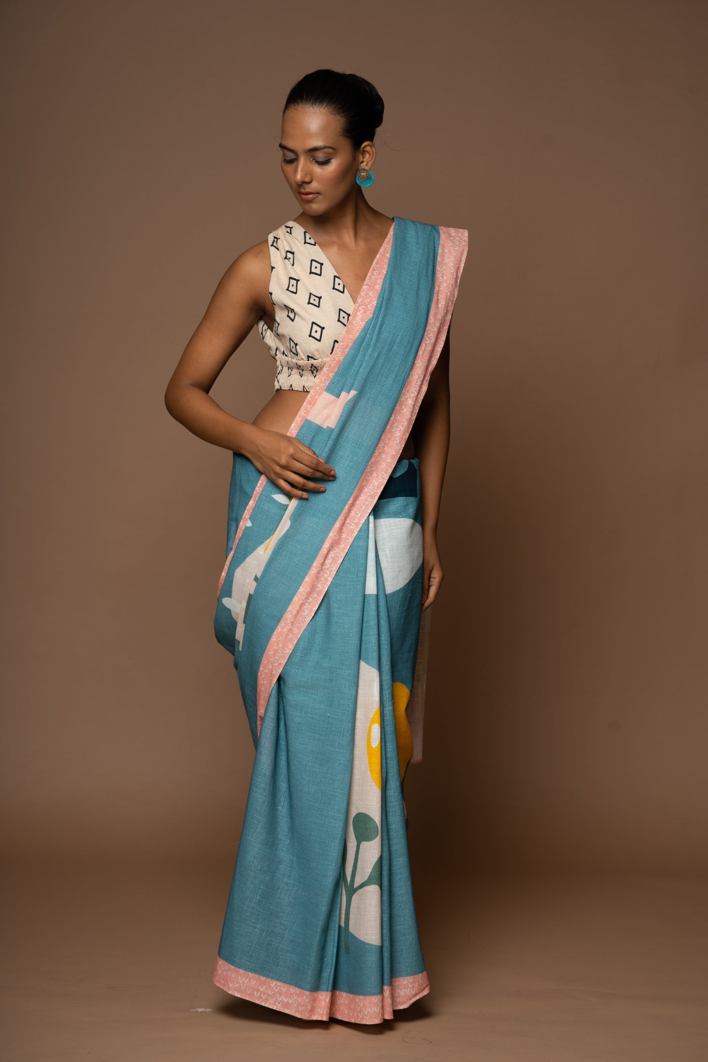 Abstract Charm Linen Sari